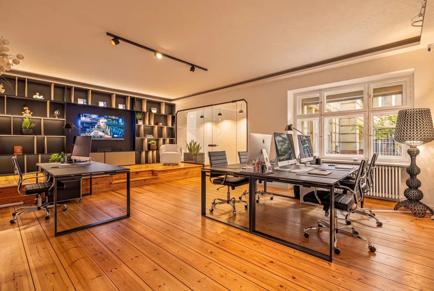 Arbeitsplätze der Immobilienexperten bei Berlin First in Charlottenburg