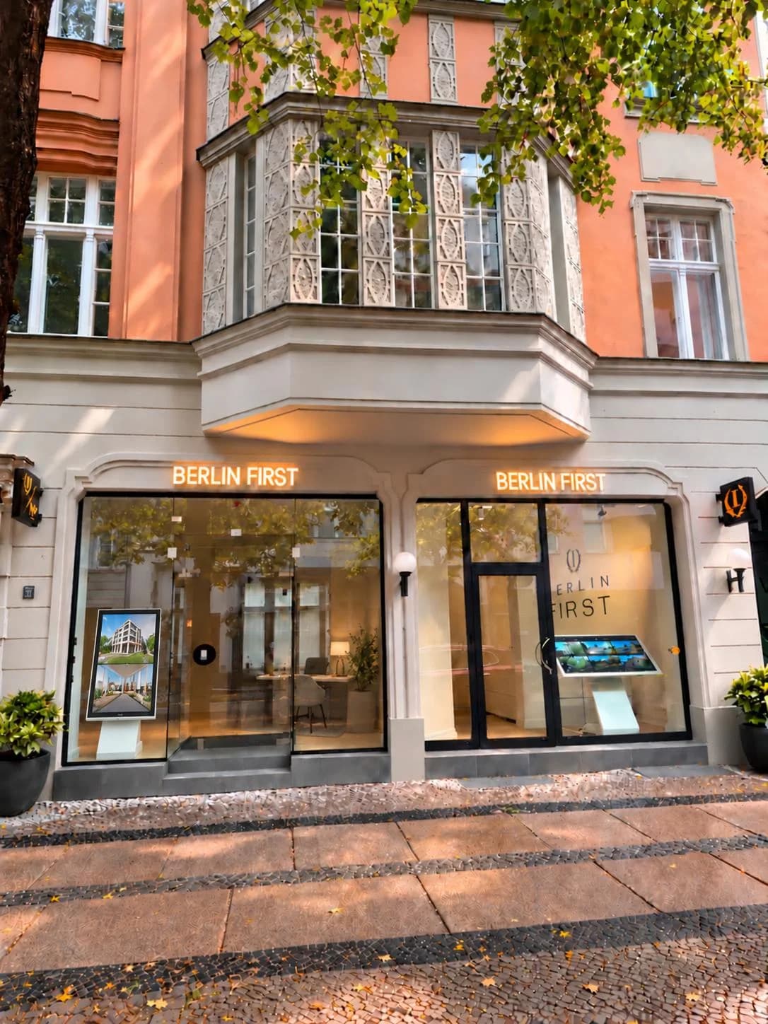 Fassade des Büros von Berlin First am Kurfürstendamm