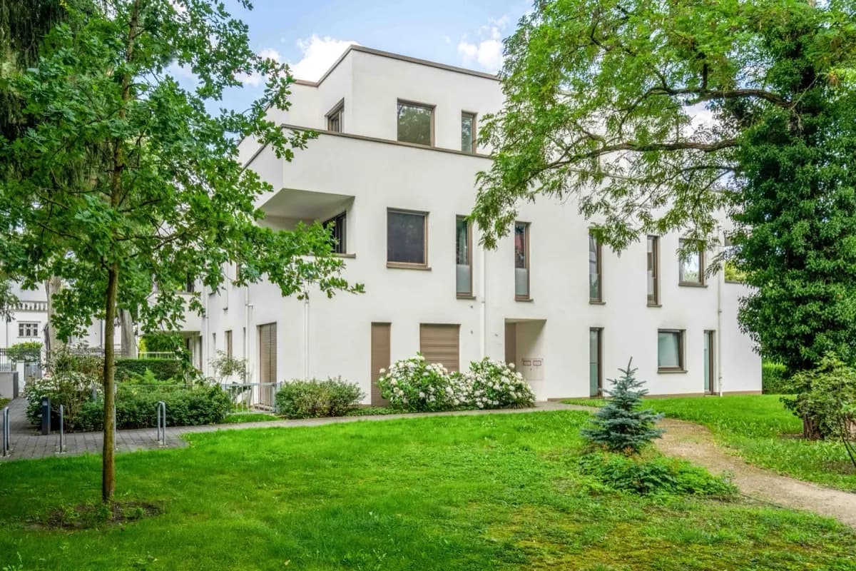 Luxuriöse 4-Zimmer Designer Wohnung mit TG-Stellplatz in Bestlage