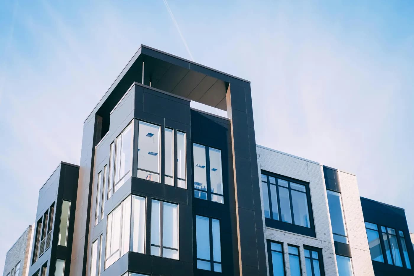 Wohnhaus in Berlin, Fassade mit Fensterfronten